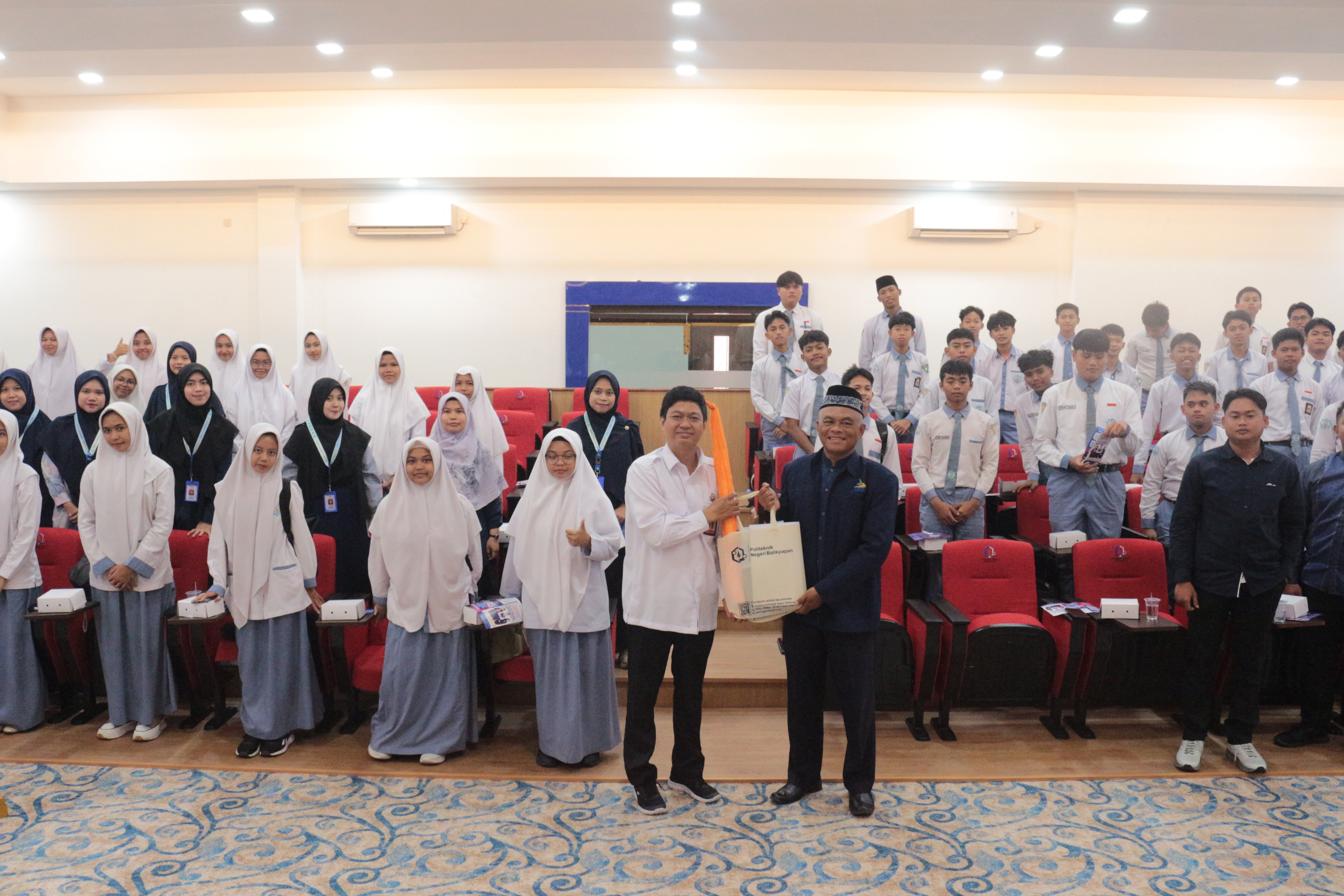 Poltekba University Terima Kunjungan Tour Campus dari SMA IT Al Hikmah Penajam